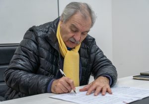 Educación firmó un convenio que permitirá detectar y prevenir dificultades visuales en estudiantes