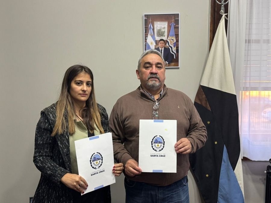 Entrega de convenio de obras para Cañadón Seco