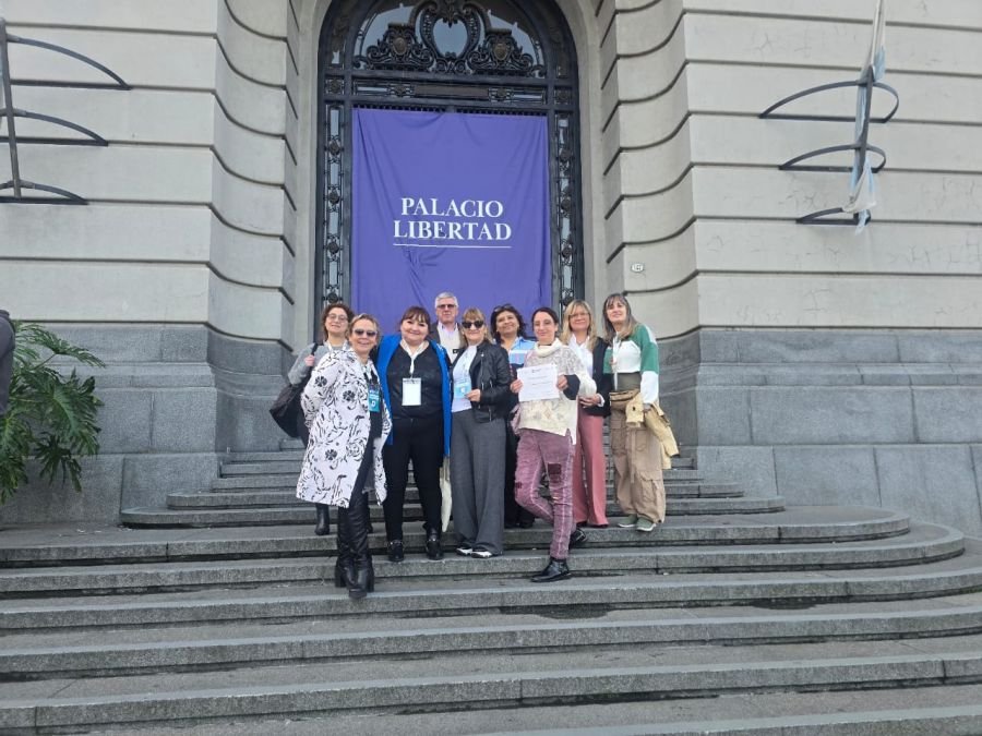 Por convenio entre Santa Cruz y Nación los supervisores de Educación recibieron notebooks