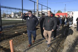 Autoridades Provinciales recorrieron la obra para la Liga de Fútbol de los Barrios