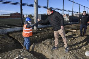 Autoridades Provinciales recorrieron la obra para la Liga de Fútbol de los Barrios