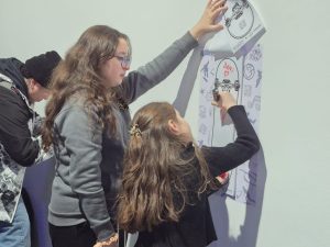 El Centro Cultural Santa Cruz inauguró dos muestras que unen generaciones