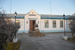 Educación entregó cinco equipos de calefacción a la Escuela N°1 de Río Gallegos