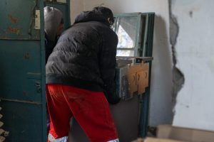 Educación entregó cinco equipos de calefacción a la Escuela N°1 de Río Gallegos