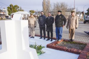Álvarez: “Hoy se hace un reconocimiento a la Prefectura Naval Argentina por su acto de heroísmo”