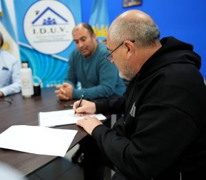 IDUV firmó la adjudicación de la obra de construcción del edifico de la Escuela Preuniversitaria de Las Heras