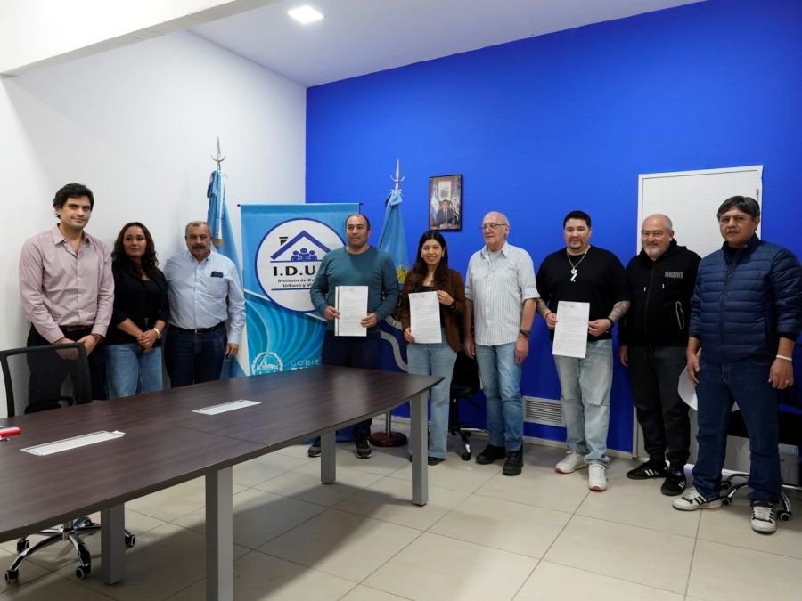 IDUV firmó la adjudicación de la obra de construcción del edifico de la Escuela Preuniversitaria de Las Heras