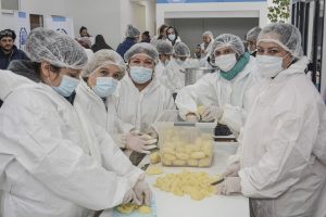 25 de Mayo: Gran convocatoria en la lentejeada patriótica