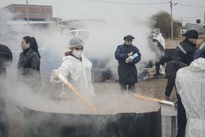 25 de Mayo: Gran convocatoria en la lentejeada patriótica