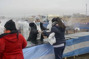 25 de Mayo: Gran convocatoria en la lentejeada patriótica
