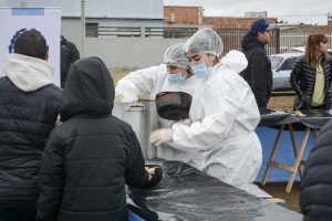 25 de Mayo: Gran convocatoria en la lentejeada patriótica