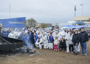 25 de Mayo: Gran convocatoria en la lentejeada patriótica