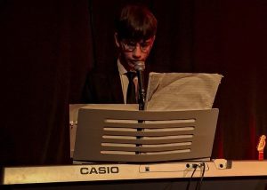 Juventudes quieren rock: Bandas de Río Gallegos llevaron la potencia del rock al Complejo Cultural