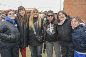 Celebrando la patria con vecinos del barrio Los Lolos