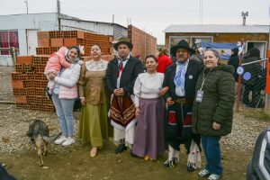 Celebrando la patria con vecinos del barrio Los Lolos