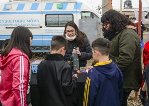Celebrando la patria con vecinos del barrio Los Lolos