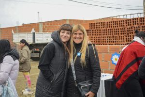 Celebrando la patria con vecinos del barrio Los Lolos