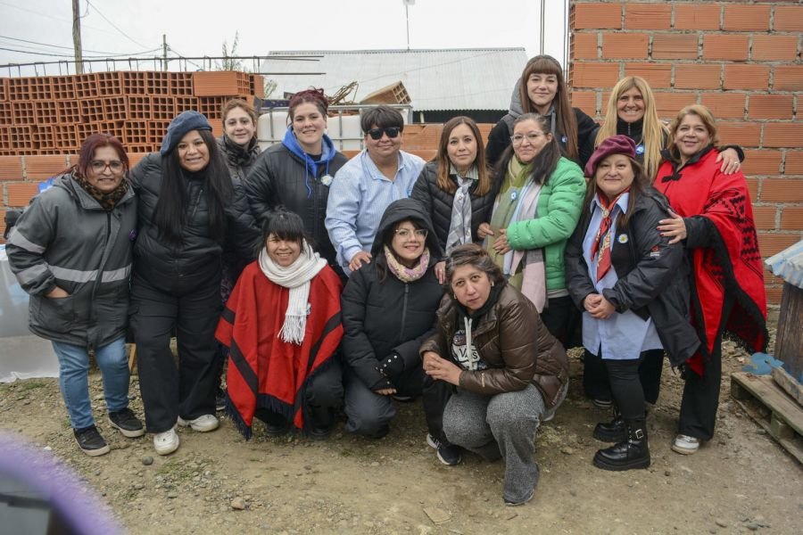 Celebrando la patria con vecinos del barrio Los Lolos