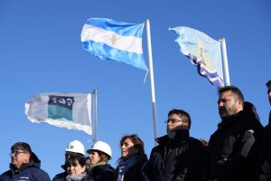 Vidal puso en marcha el acueducto que mejorará el caudal de agua para la comunidad de Caleta Olivia