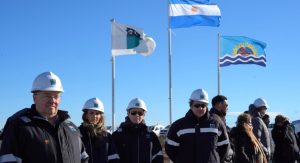Vidal puso en marcha el acueducto que mejorará el caudal de agua para la comunidad de Caleta Olivia