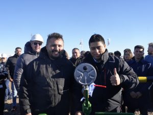 Vidal puso en marcha el acueducto que mejorará el caudal de agua para la comunidad de Caleta Olivia