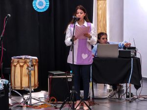 Niñas y niños del CDI Manuelita celebraron la patria con música y danzas