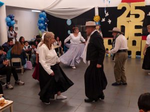 Niñas y niños del CDI Manuelita celebraron la patria con música y danzas