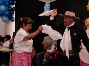 Niñas y niños del CDI Manuelita celebraron la patria con música y danzas