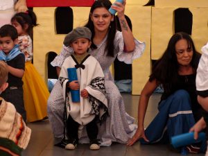 Niñas y niños del CDI Manuelita celebraron la patria con música y danzas
