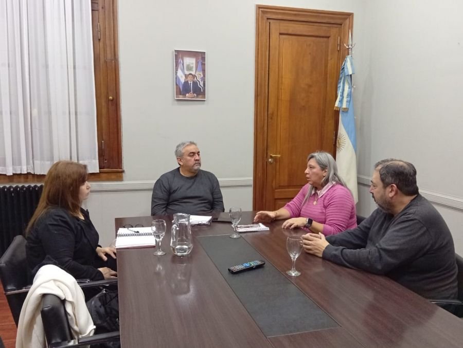 Brizuela se reunió con referentes de la Cámara de Comercio de Caleta Olivia