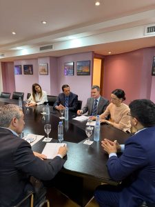 El Gobierno de Santa Cruz avanza con Newmont en el Plan de Inversiones Mineras 2026