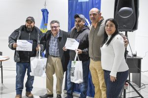 Distrigas impulsa la formación laboral con capacitaciones en retroexcavadoras