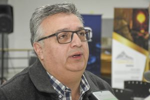 Distrigas impulsa la formación laboral con capacitaciones en retroexcavadoras