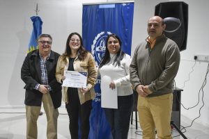 Distrigas impulsa la formación laboral con capacitaciones en retroexcavadoras