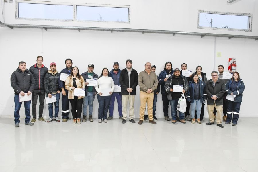 Distrigas impulsa la formación laboral con capacitaciones en retroexcavadoras