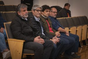 Treinta y cinco familias santacruceñas firmaron los títulos de propiedad de sus viviendas