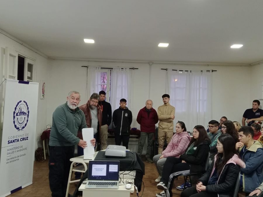 Ambiente mantuvo una agenda de trabajo en Lago Posadas