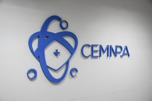 Santa Cruz fortalece su atención médica con un acuerdo entre el Centro de Medicina Nuclear y la Caja de Servicios Sociales