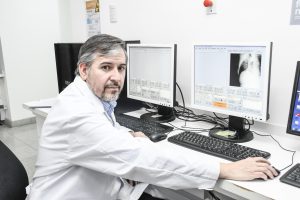 Santa Cruz fortalece su atención médica con un acuerdo entre el Centro de Medicina Nuclear y la Caja de Servicios Sociales