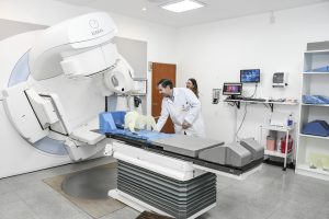 Santa Cruz fortalece su atención médica con un acuerdo entre el Centro de Medicina Nuclear y la Caja de Servicios Sociales