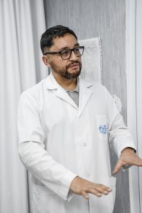 Santa Cruz fortalece su atención médica con un acuerdo entre el Centro de Medicina Nuclear y la Caja de Servicios Sociales