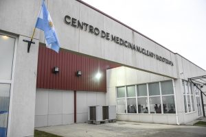 Santa Cruz fortalece su atención médica con un acuerdo entre el Centro de Medicina Nuclear y la Caja de Servicios Sociales