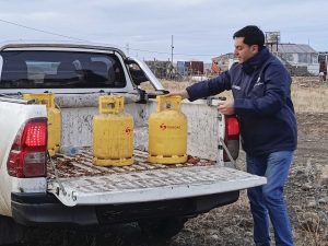 Se realizaron recargas de garrafas para vecinos de La Esperanza