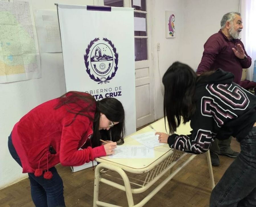 Lago Posadas: Ambiente concretó un acuerdo de compromiso entre la Comisión de Fomento y la comunidad local