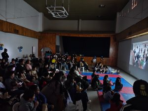 Se brindó una función de cine con merienda para la familia en el CIC del Carmen