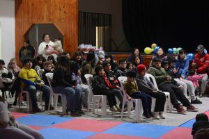 Se brindó una función de cine con merienda para la familia en el CIC del Carmen