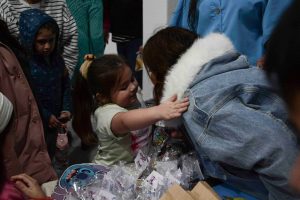 Se brindó una función de cine con merienda para la familia en el CIC del Carmen