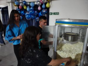 Se brindó una función de cine con merienda para la familia en el CIC del Carmen