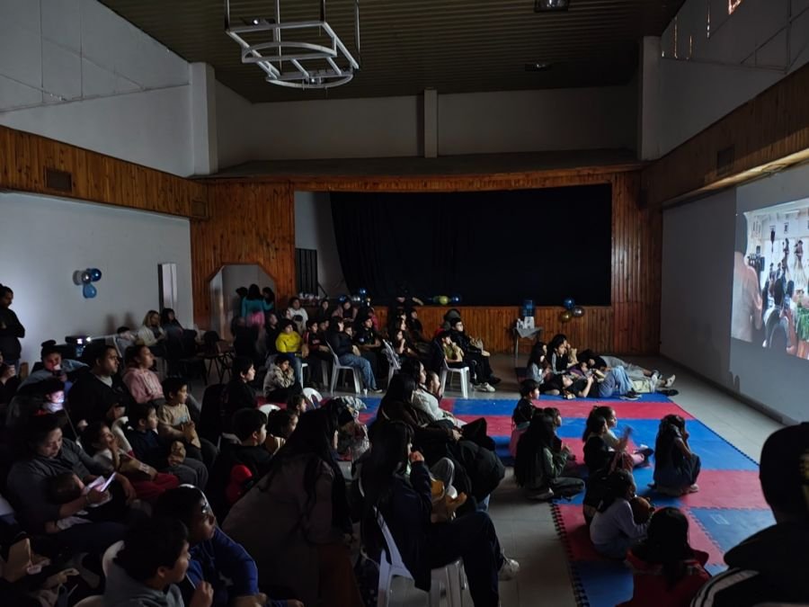 Se brindó una función de cine con merienda para la familia en el CIC del Carmen