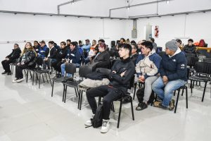 Exitoso inicio del curso abierto de operación de retroexcavadoras